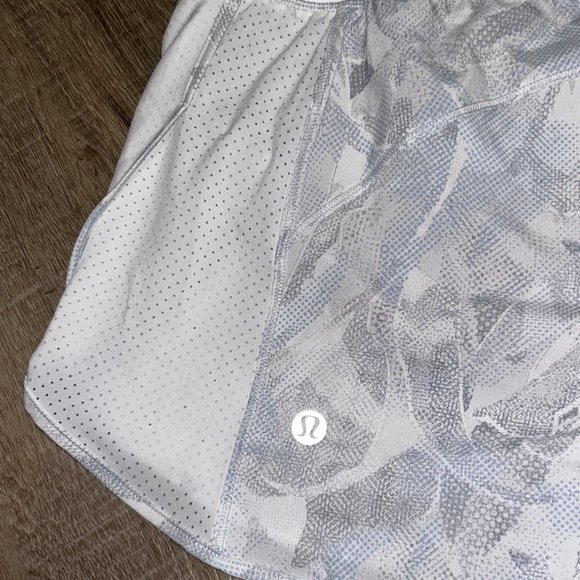 Lululemon Real Quick Short *Perforated 3.5" in Jasmine White Multi Size 8 - Picture 6 of 9